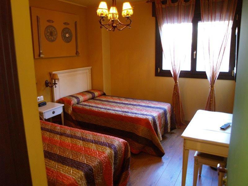 Hotel Plaza Teverga 拉普拉扎 外观 照片
